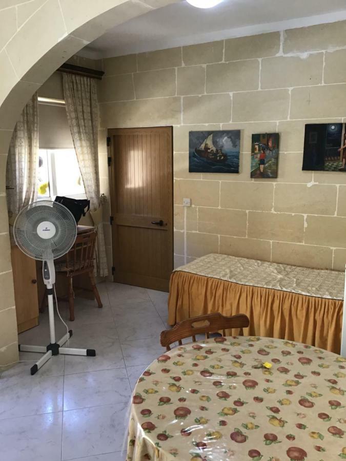 Marsalforn Studio Apartment ภายนอก รูปภาพ